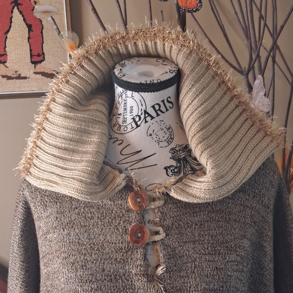 A Beautiful one of a kind poncho (I never used it ) - Picture 2 of 16